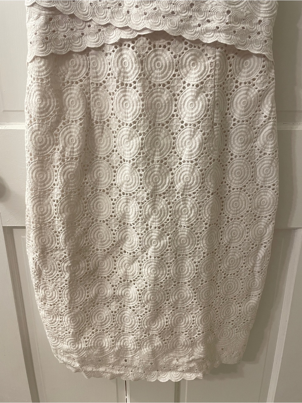 Kay Unger White Eyelet Cotton Lace Faux-Wrap Sheath Dress - Picture 6 of 10